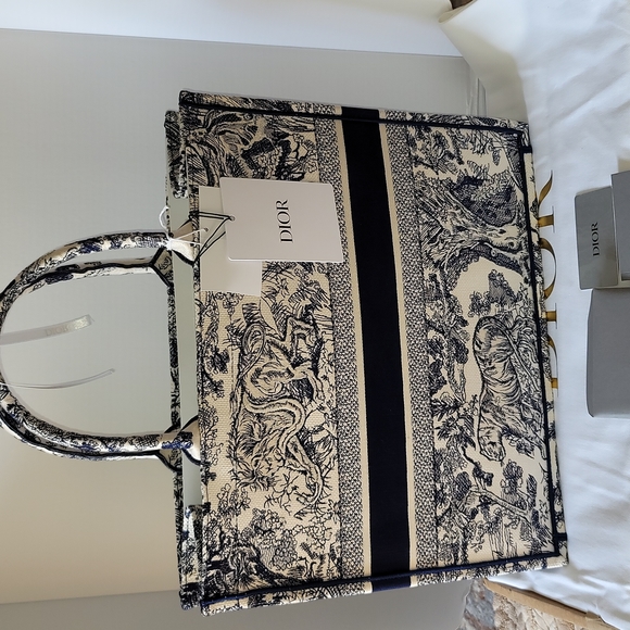 Dior Book Tote Large Size Limited Edition New Blue White Toile de Jouy motif - Picture 4 of 16